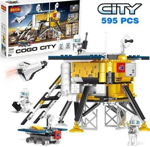 3068 Space Station Building Set, 595 pcs