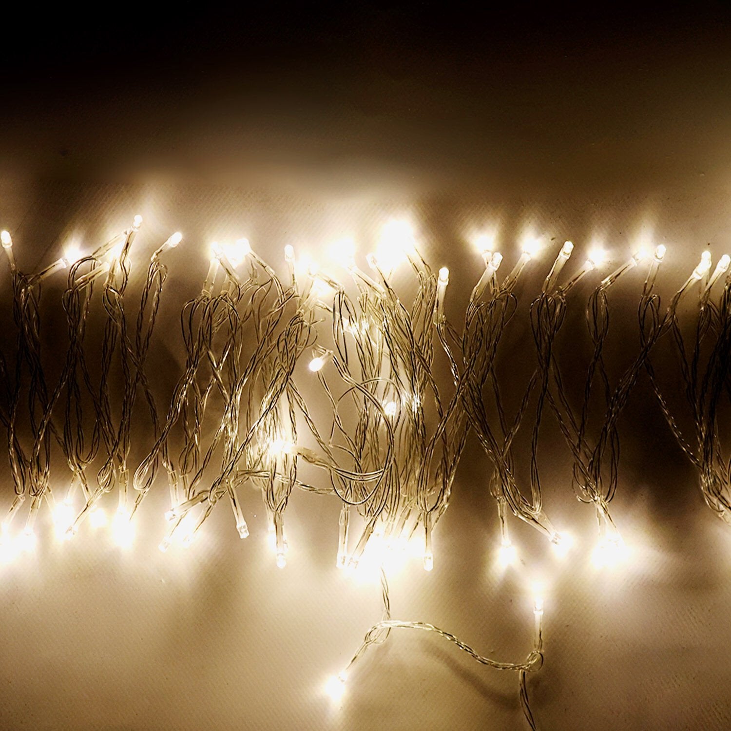 C 61479-60 Y USB- & Battery-Powered String Lights, Yellow Light, 1 Mode, 10.3 m