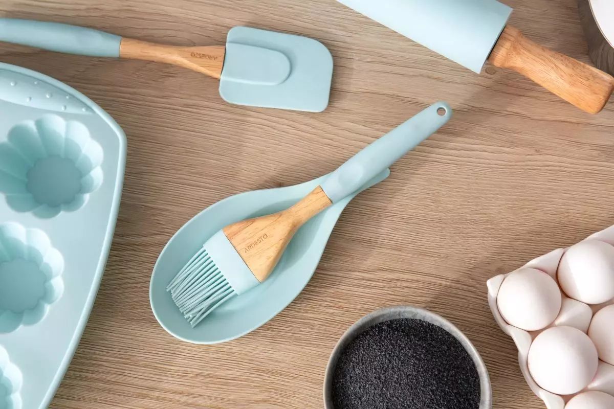 Ardesto Tasty Baking AR2324T Silicone Pastry Brush, 24 cm - Image 3