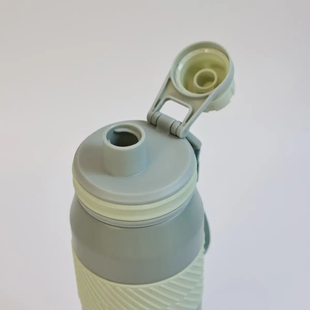 Gusto GT139-600 Extreme Thermos with Strap, 600 mL - Image 2