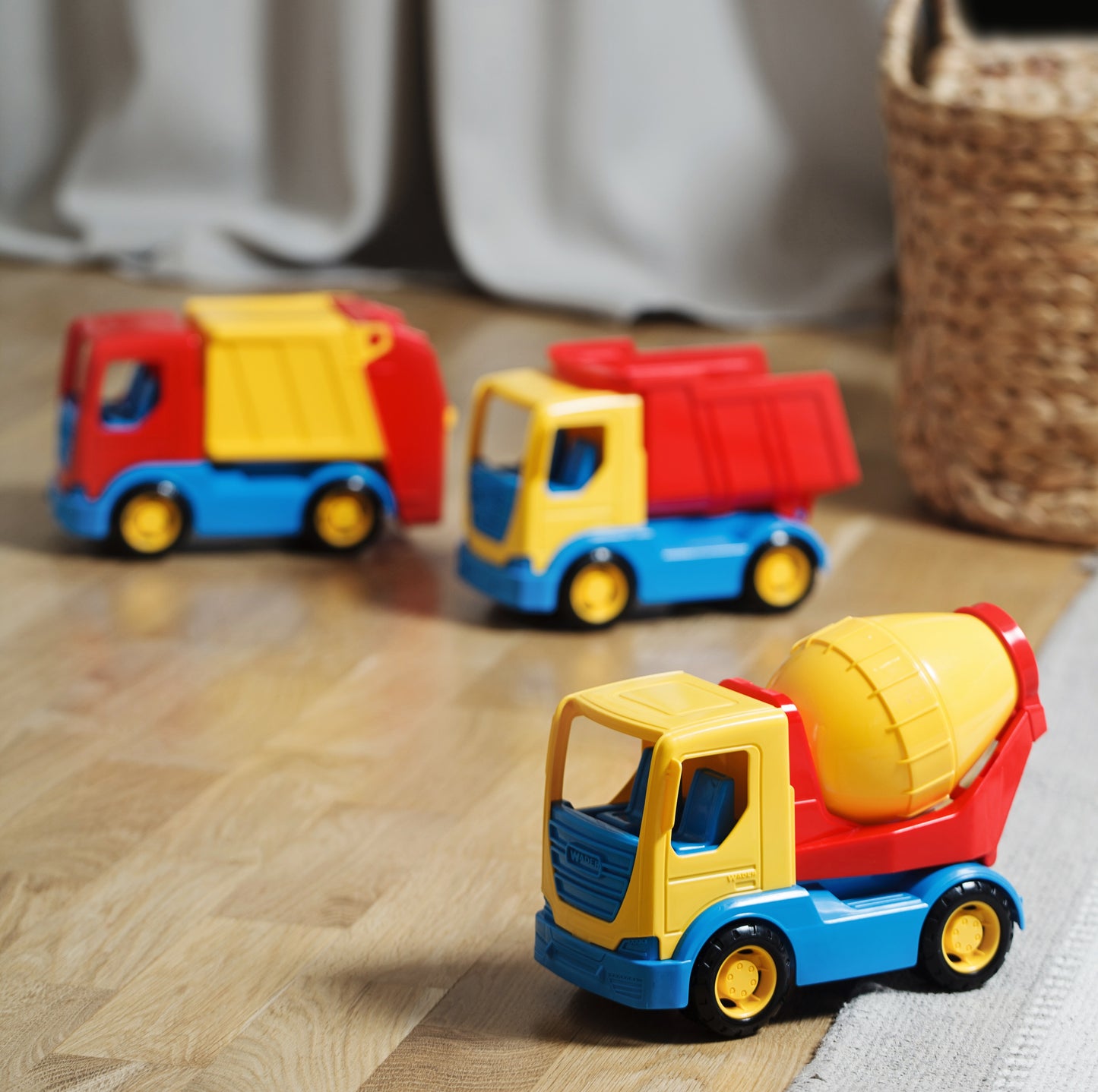 Tigres Tech Truck 39475 Toy Concrete Mixer - Image 2