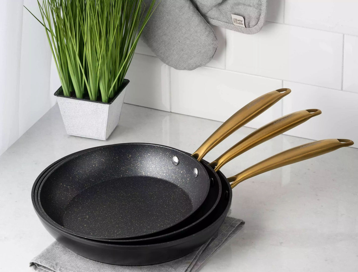 Ardesto AR1928BM Black Mars Sparkle Frying Pan, 28 cm - Image 4