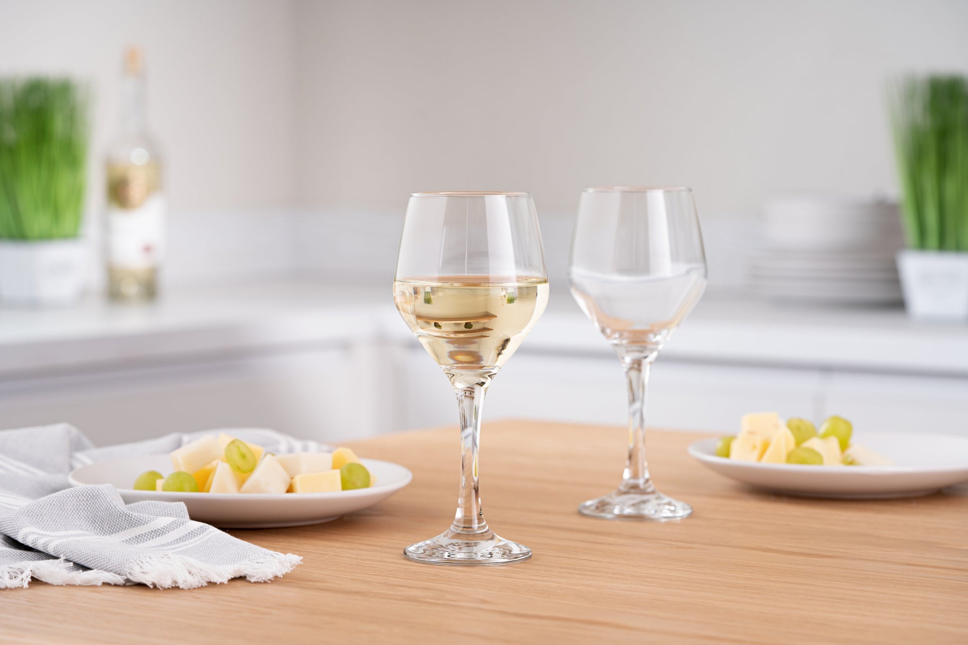 Ardesto Loreto AR2626LW Wine Glass Set, 6 x 260 mL - Image 3