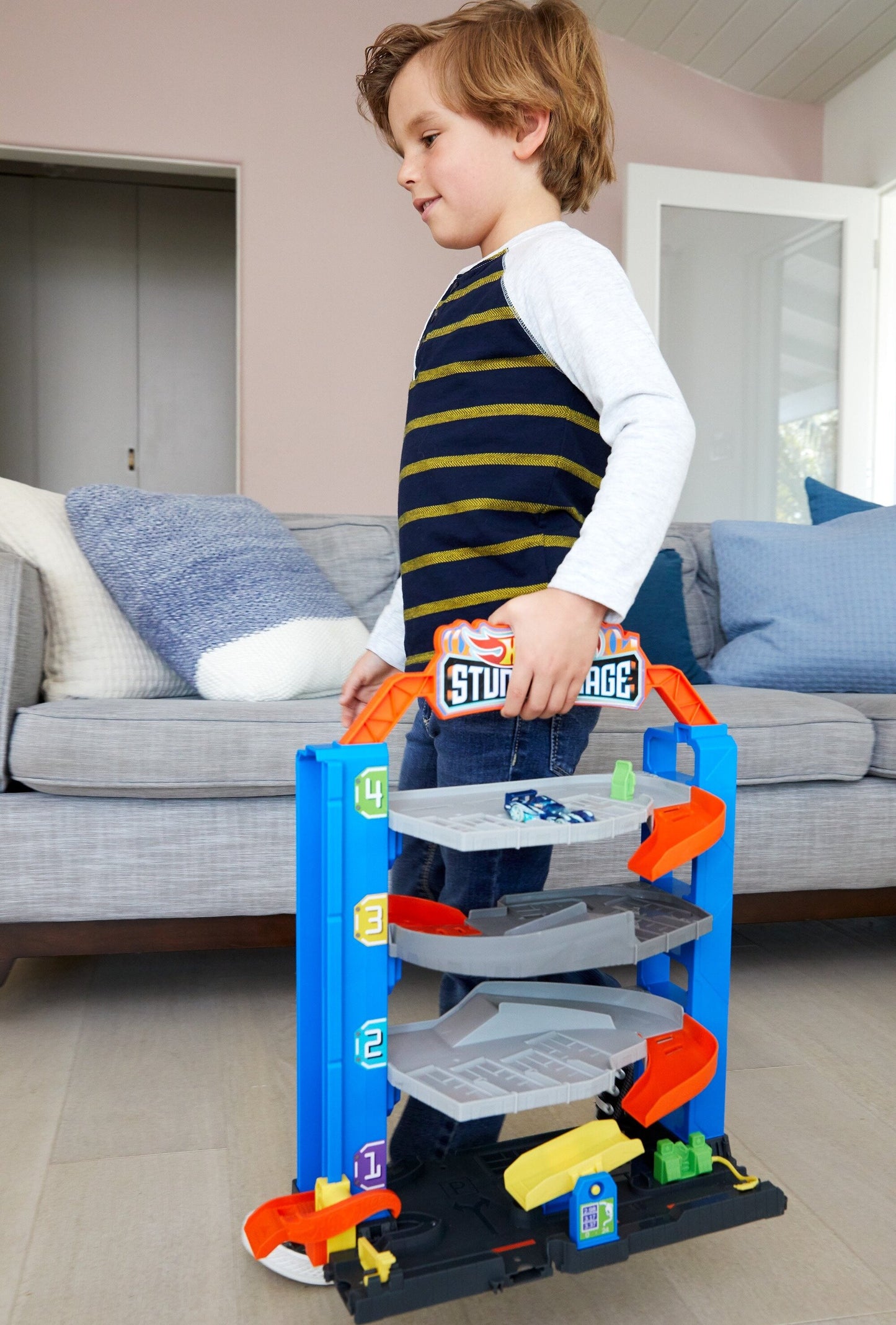 Hot Wheels GNL70 chotyrypoverkhovyy Toy Garage - Image 4