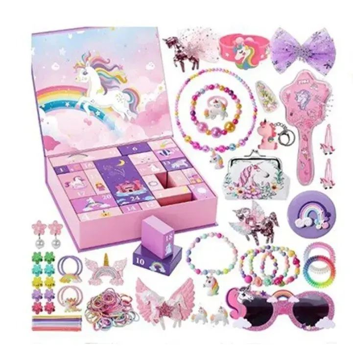 QC 066 Advent Calendar with Decorations & Accessories, 24 Windows