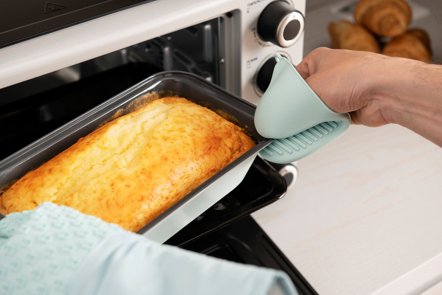 Ardesto Tasty Baking AR2326T Silicone Oven Mitt, 9 x 10 x 7 cm - Image 3