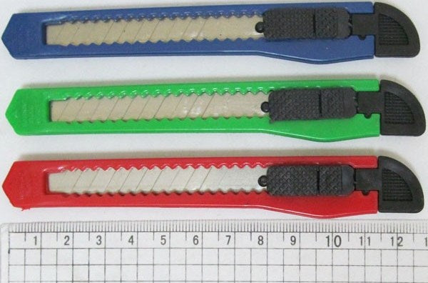 Assorted 9 mm Utility Knife (Price per 1 pc)