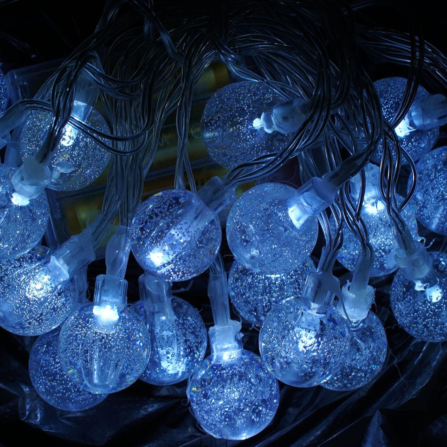 C 61487 Snowballs Battery-Powered String Lights, Yellow Light, 2 Modes