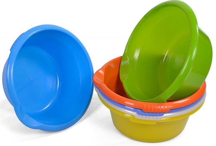 Medea Plastic Basin with Spout, 7 L