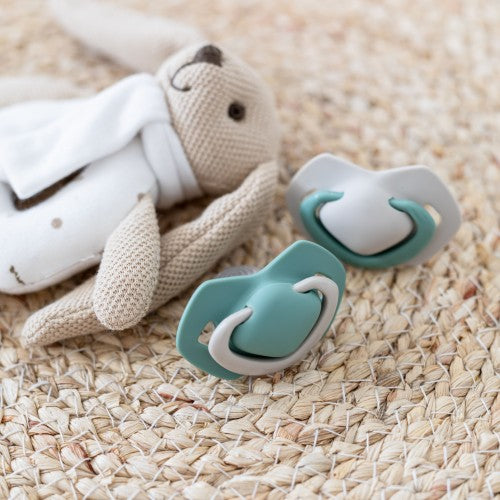 Canpol Babies 22/645 Beige Symmetrical Silicone Pacifiers, Ages 6-18 Months, 2 pcs - Image 4
